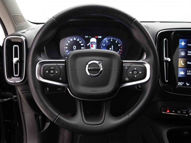 VOLVO_VOLVO_XC40_2550522_9.jpg