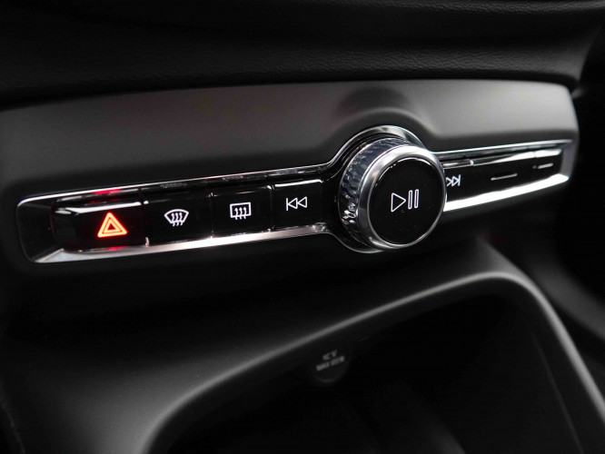 VOLVO_VOLVO_XC40_2653027_13.jpg