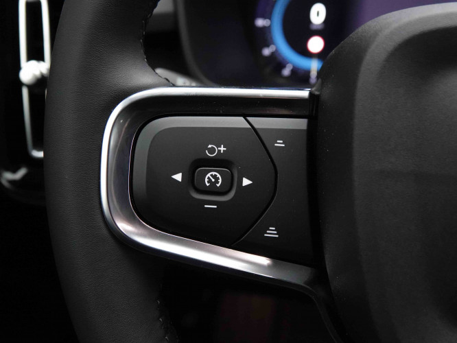 VOLVO_VOLVO_XC40_2653027_17.jpg