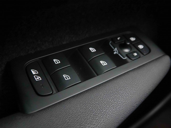 VOLVO_VOLVO_XC40_2653027_19.jpg