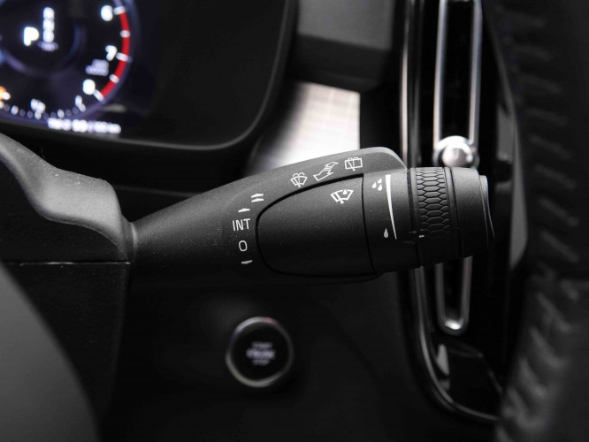 VOLVO_VOLVO_XC40_2653080_18.jpg