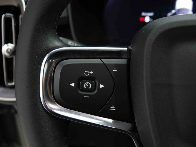 VOLVO_VOLVO_XC40_2653382_18.jpg
