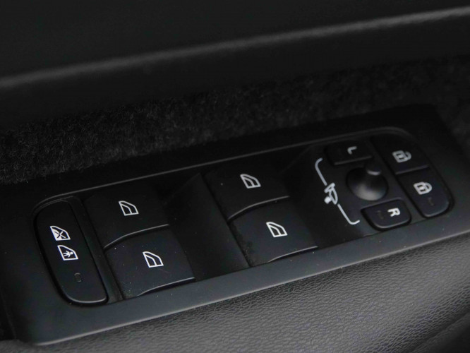 VOLVO_VOLVO_XC40_2653382_20.jpg