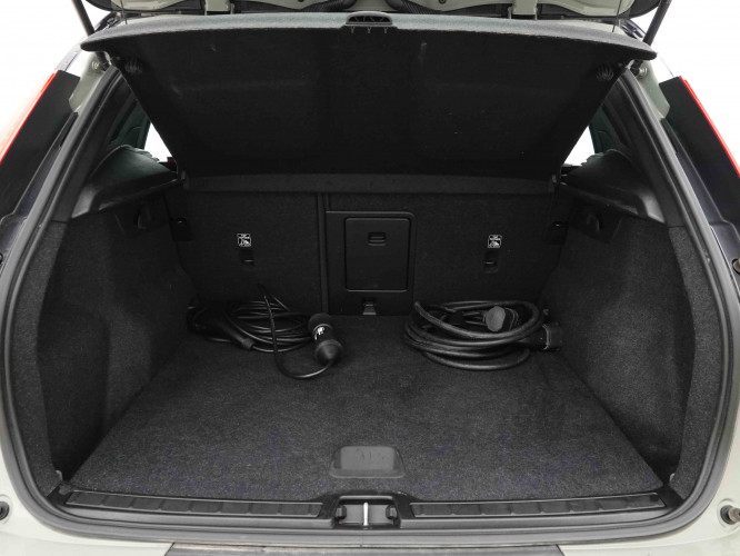 VOLVO_VOLVO_XC40_2653382_6.jpg