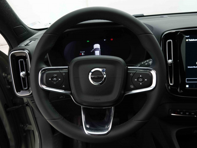VOLVO_VOLVO_XC40_2653382_9.jpg