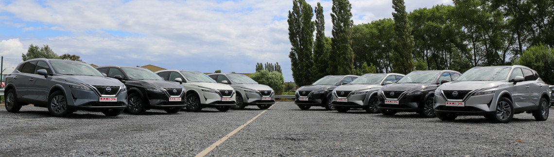 Parking Dex met de gloednieuwe Nissan Qashqai 2023 in verschillende kleuren en uitvoeringen.